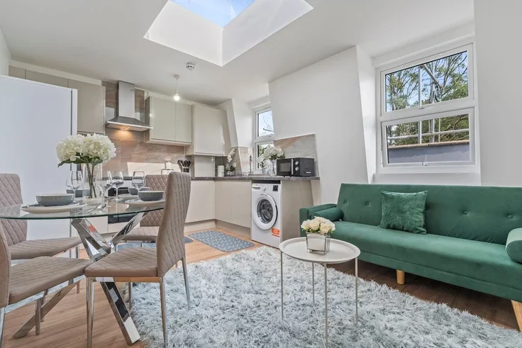 Flat Manbey Grove in Greater London