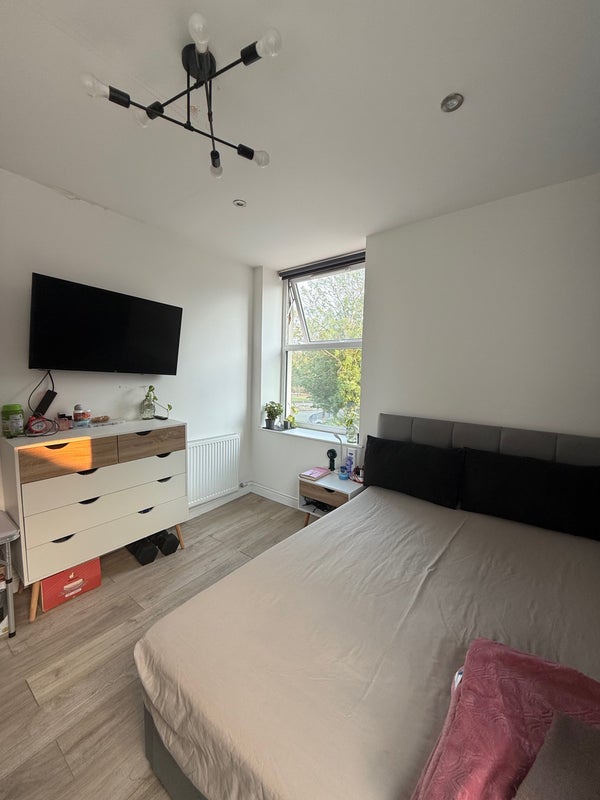Room Old Cross Street in Tameside