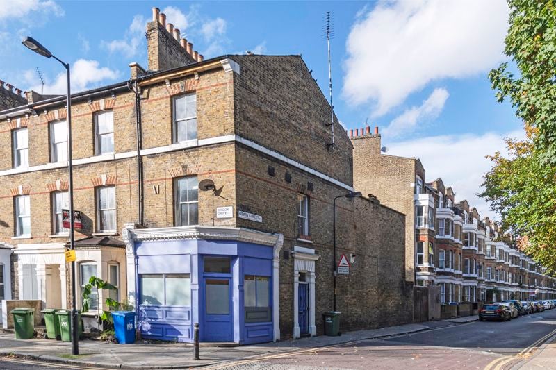 House Circus Road West in Greater London