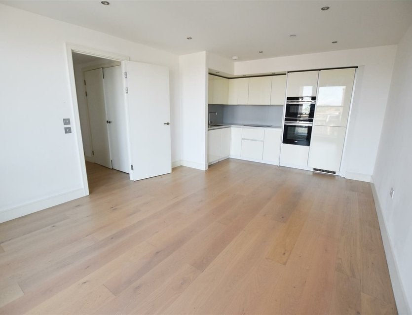 Flat Garnet Place in Greater London