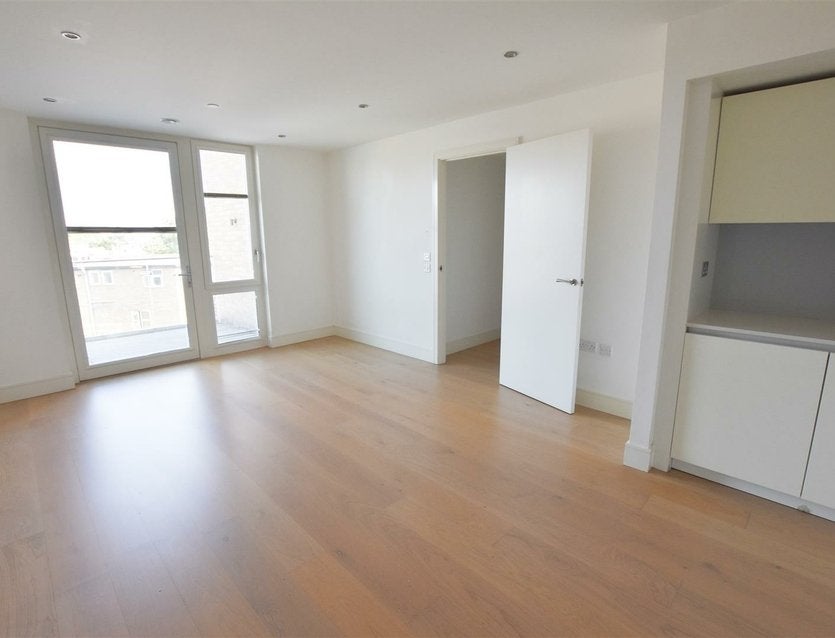 Flat Garnet Place in Greater London