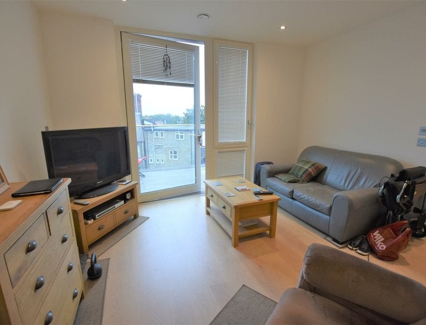 Flat Garnet Place in Greater London