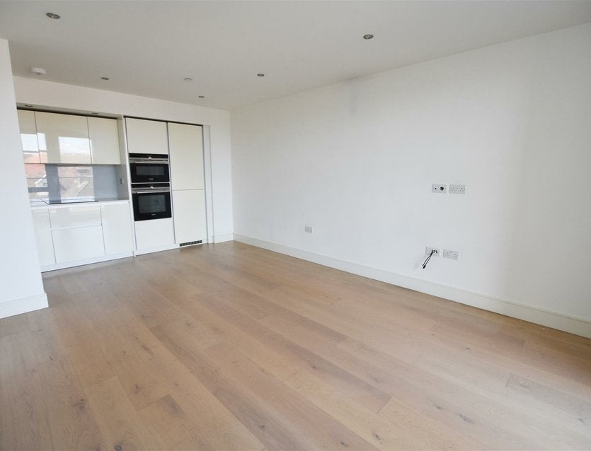 Flat Garnet Place in Greater London