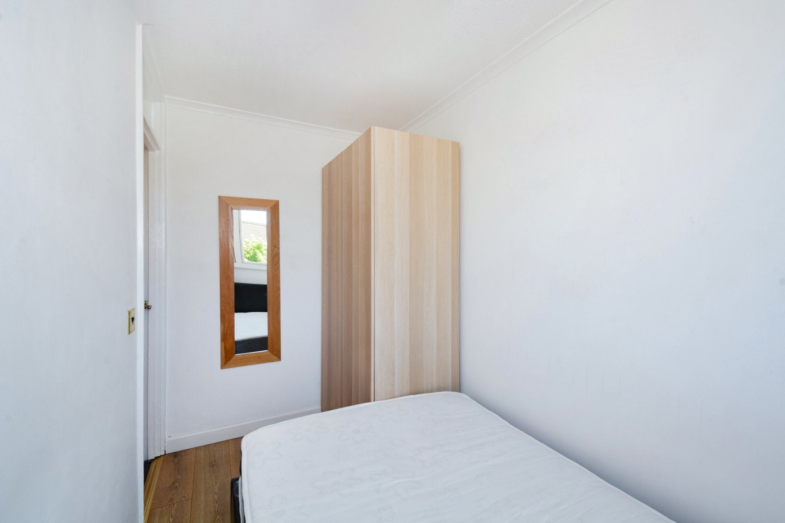 Flat Woolstaplers Way in Greater London