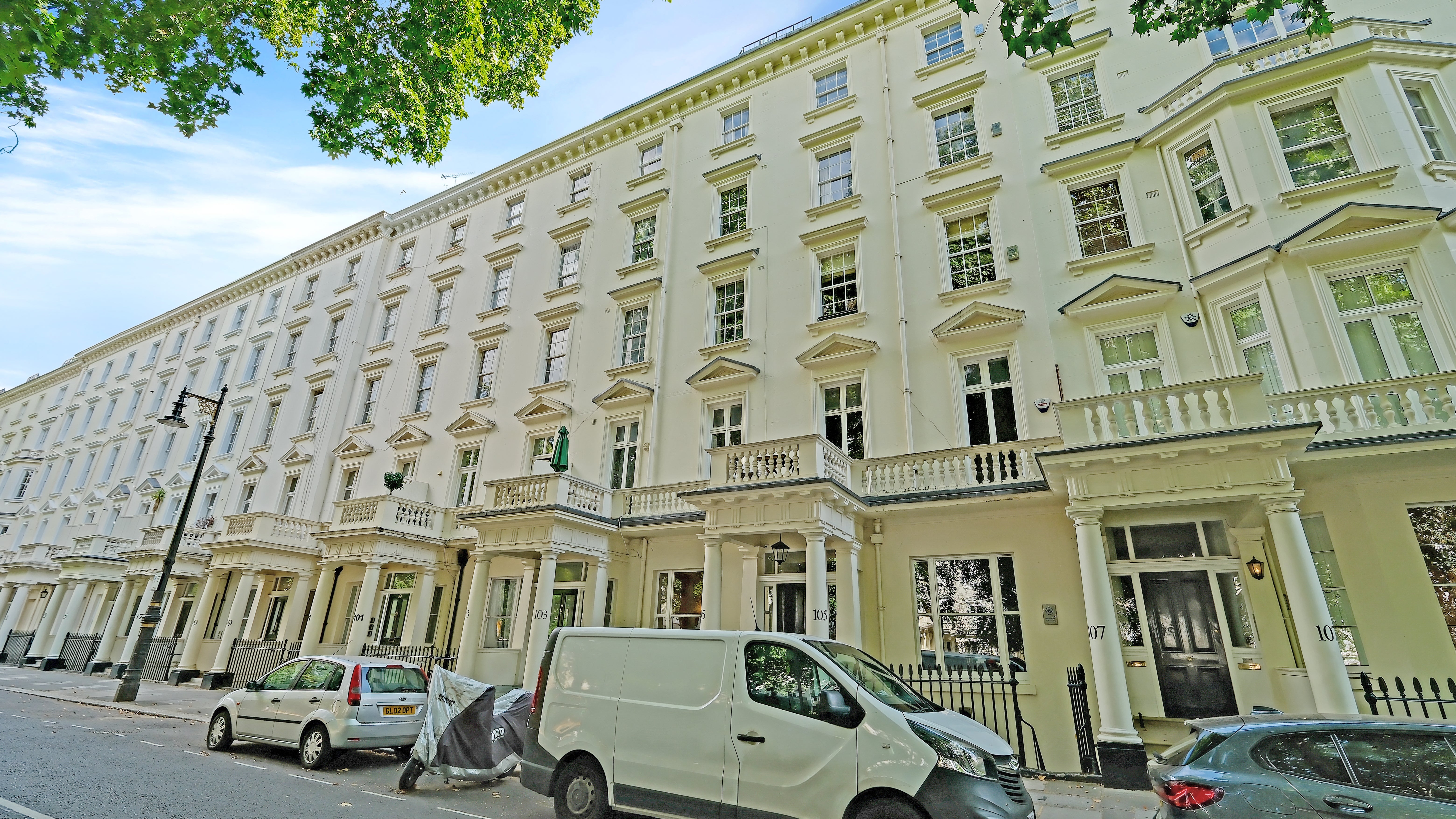 Flat St George's Square in City of Westminster