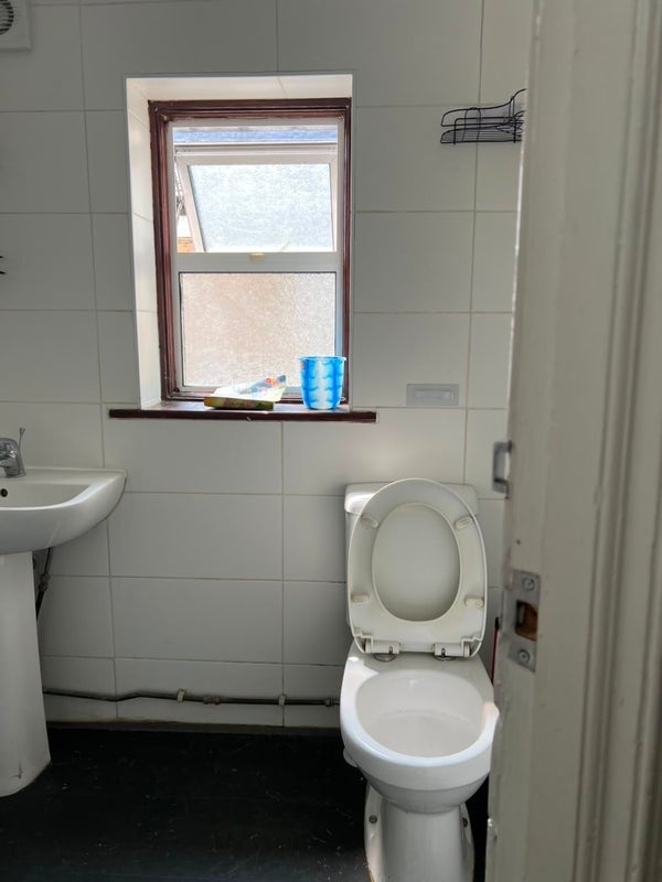Room Browning Road in Greater London