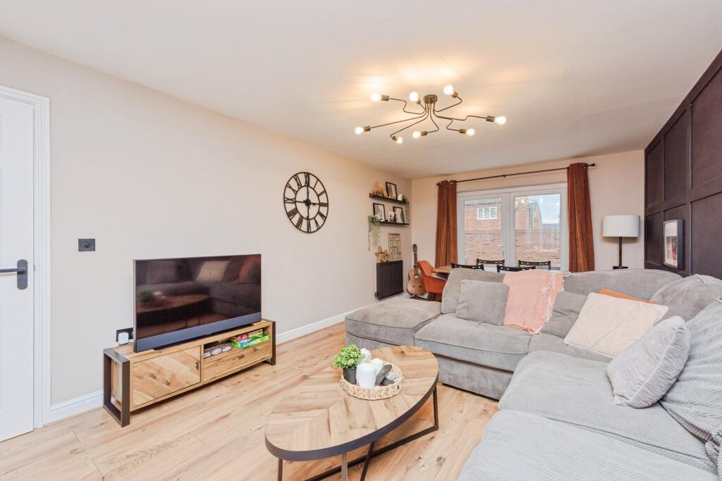 Flat Pewter Court in Tamworth