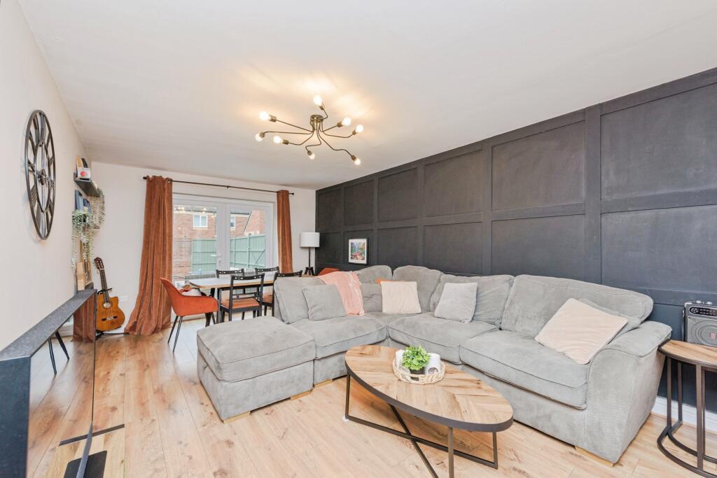 Flat Pewter Court in Tamworth