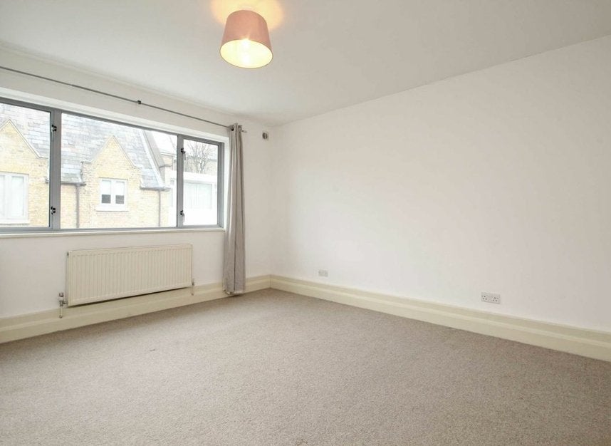 Flat Murray Mews in Greater London