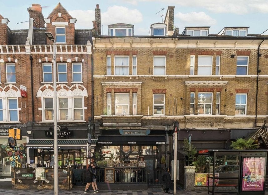 Flat Lavender Hill in Greater London