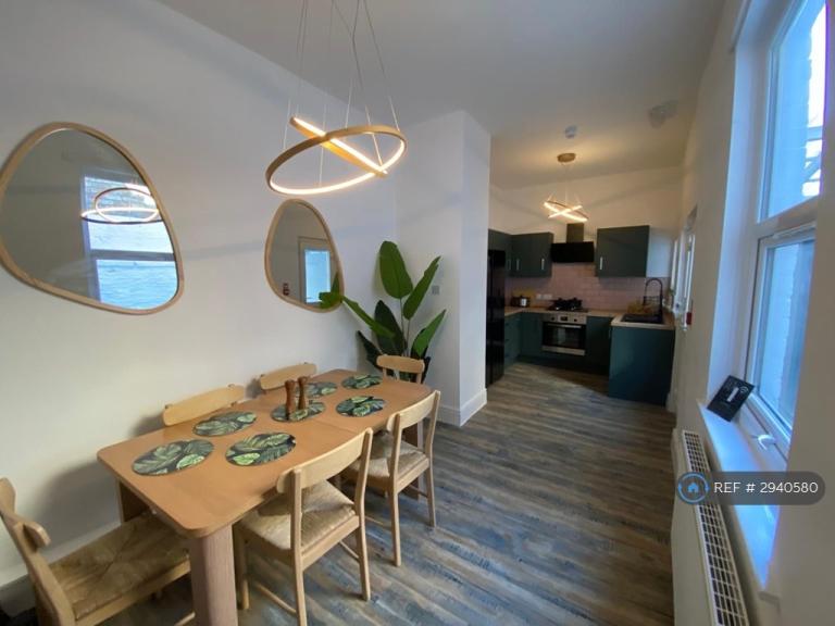 Room Derwent Street in Stockton-on-Tees
