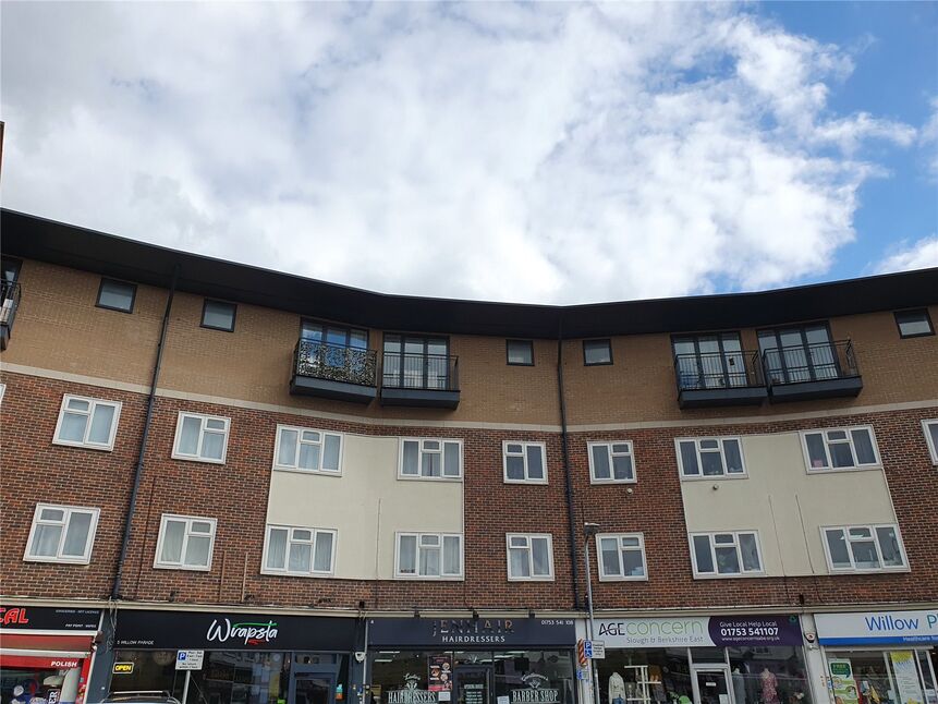 Flat Meadfield Road in Slough
