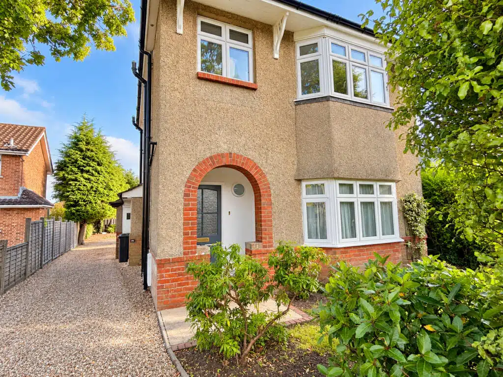 Flat Ringwood Road in Ferndown