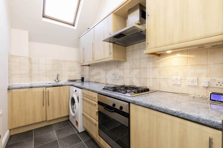 Flat Iverson Road in Greater London
