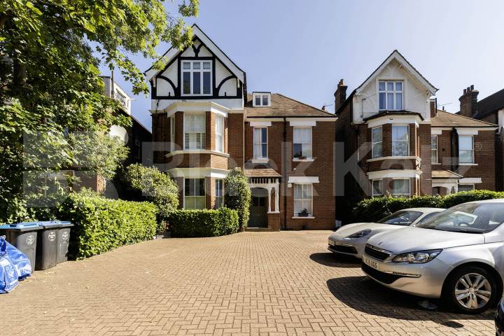 Flat Iverson Road in Greater London