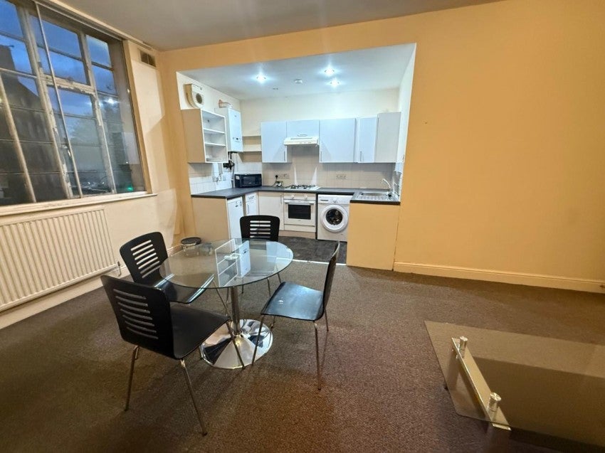 Flat Warlters Road in Greater London