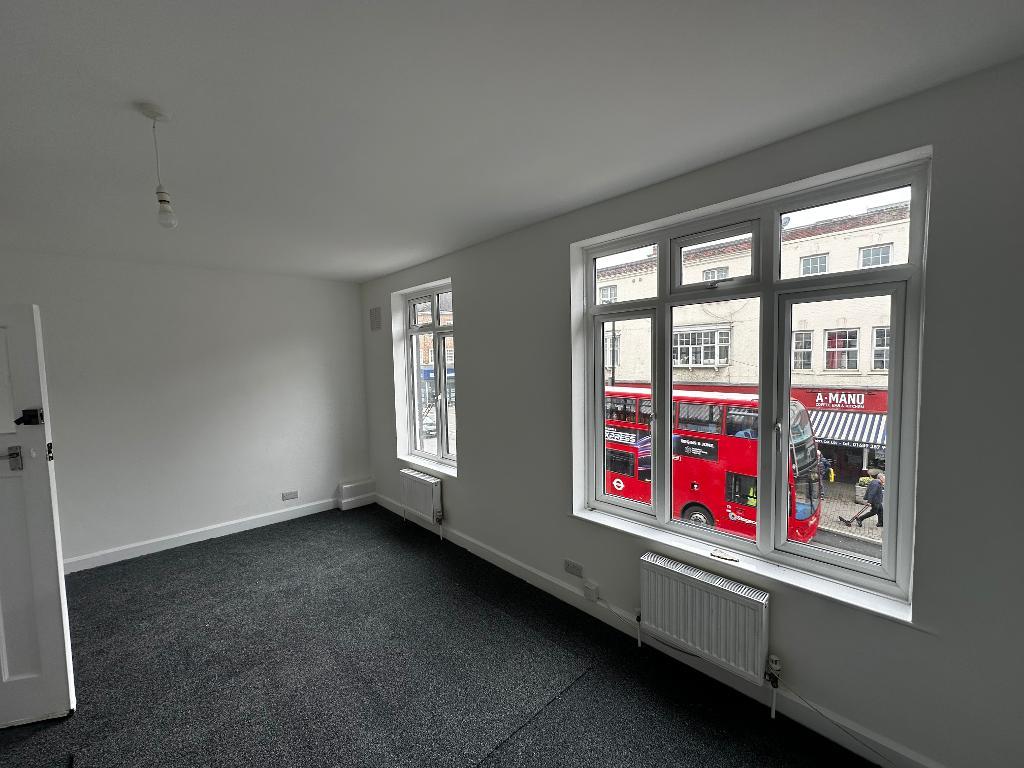 Flat High Street in Greater London