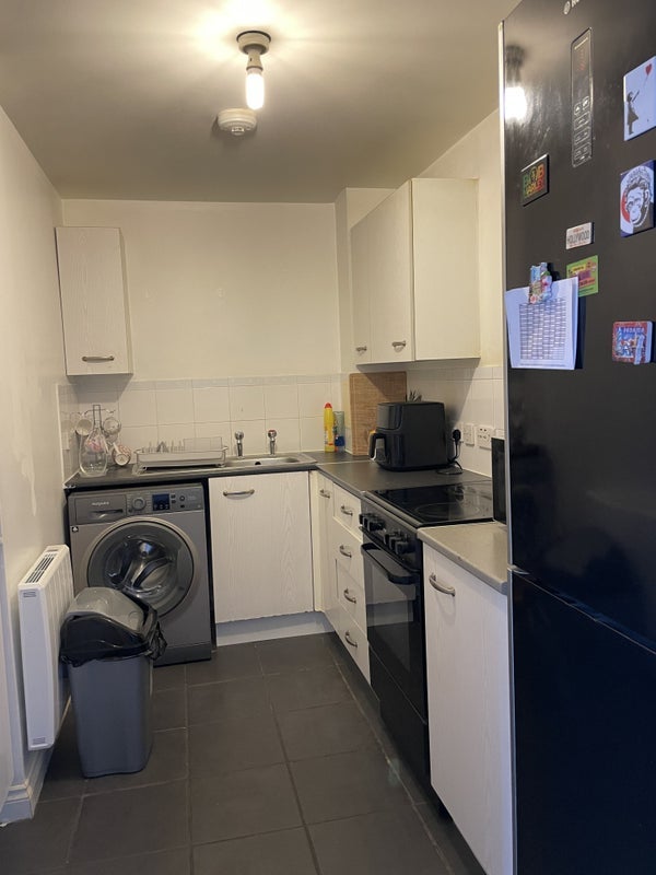 Room Watney Close in Greater London