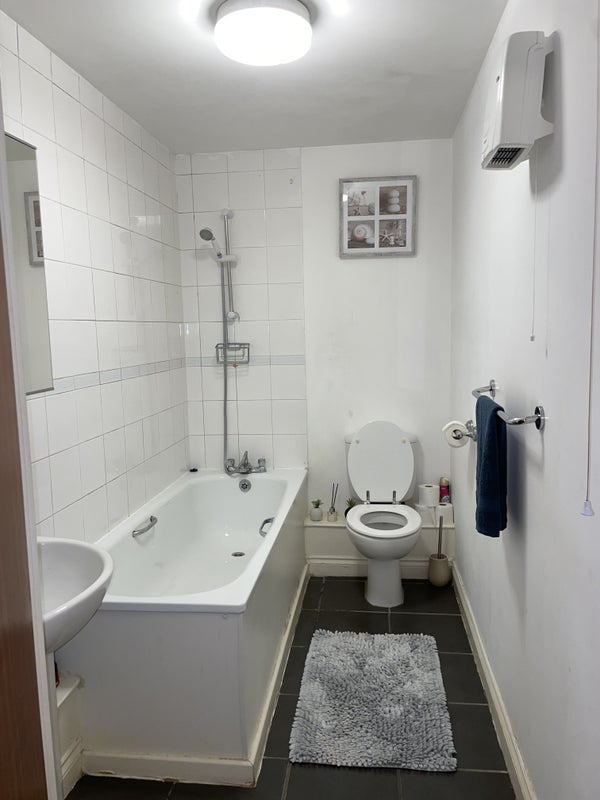 Room Watney Close in Greater London