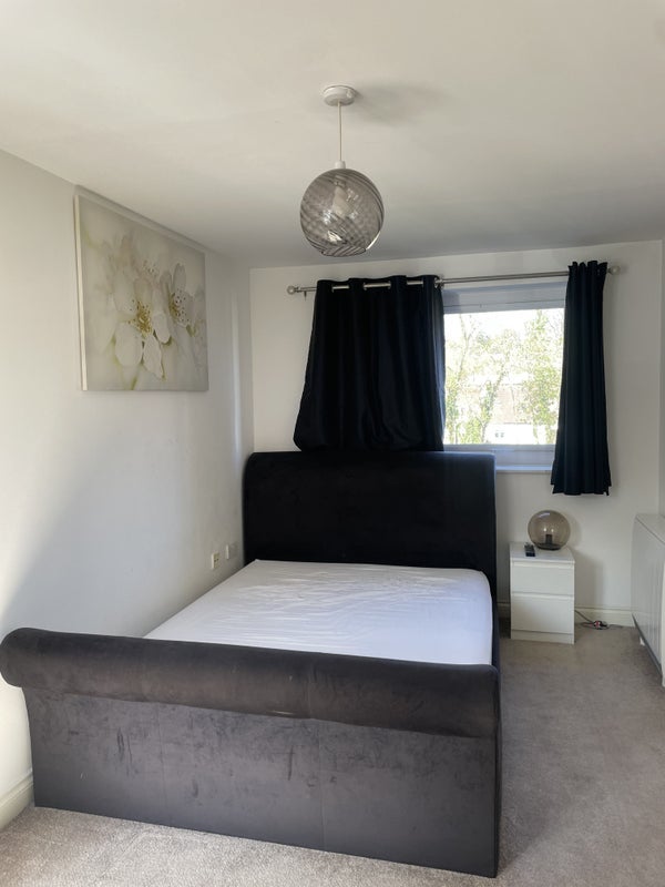 Room Watney Close in Greater London