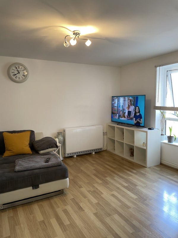 Room Watney Close in Greater London