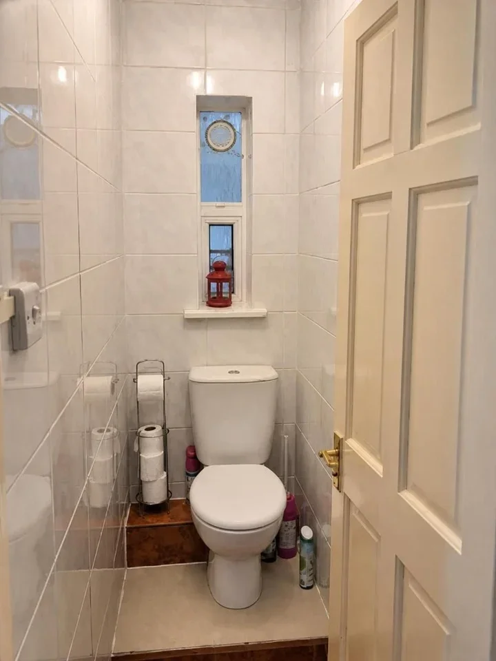 Room Field Road in Greater London