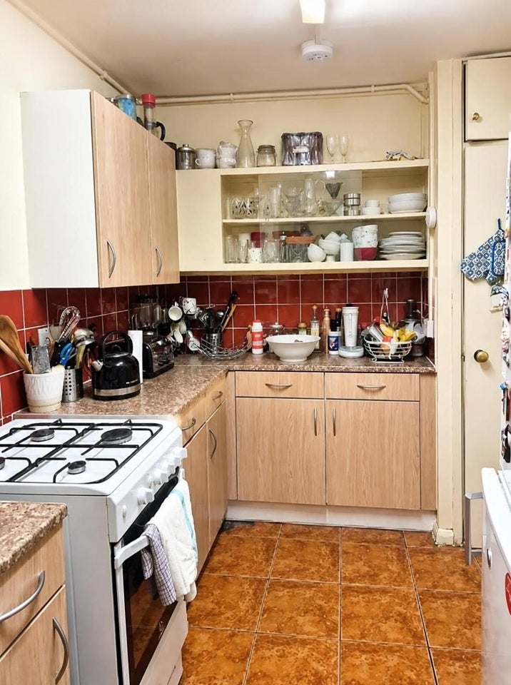Room Field Road in Greater London
