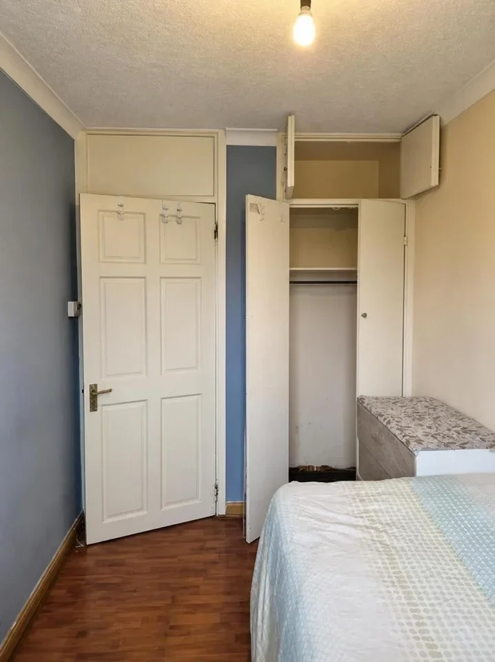 Room Field Road in Greater London