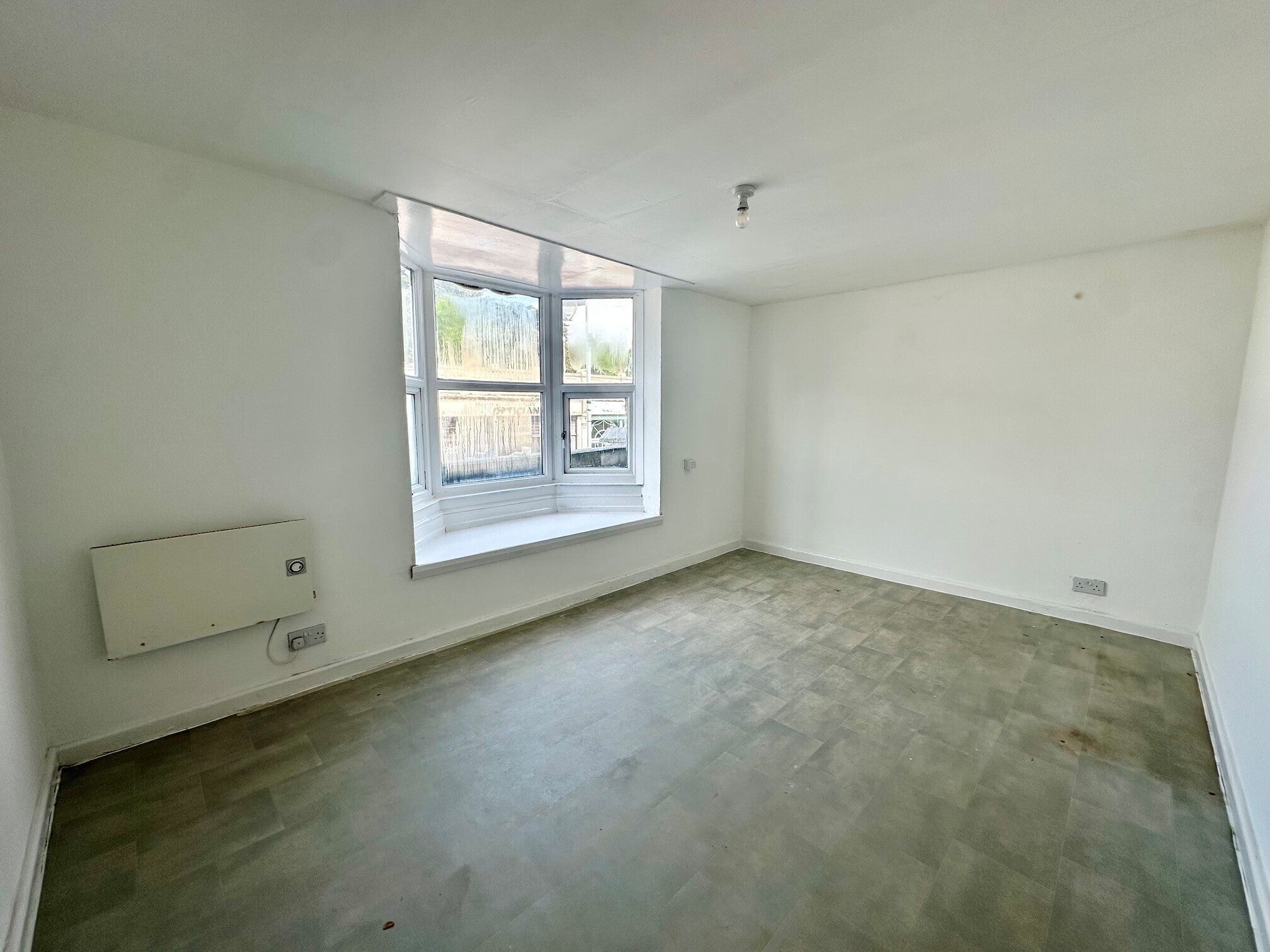Room Stoke Road in Gosport