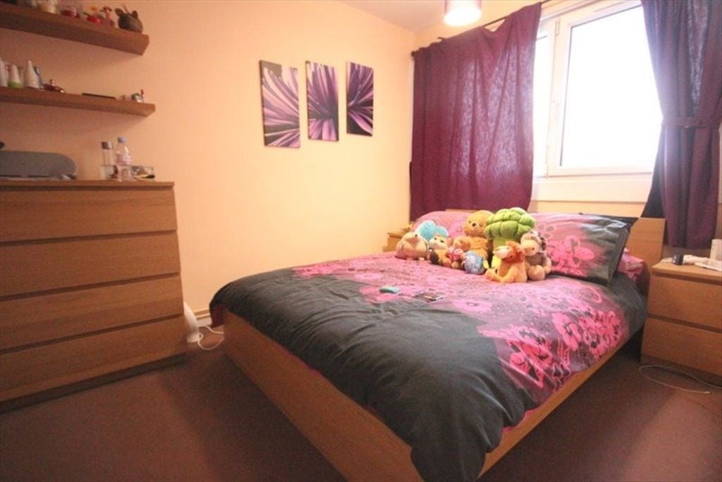 Room Rainsborough Avenue in Greater London