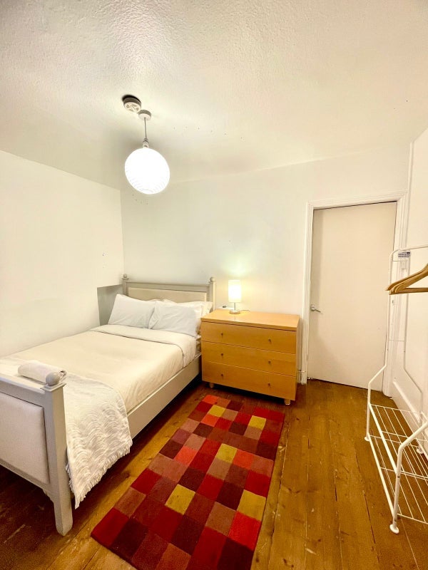 Flat Chevening Road in Greater London