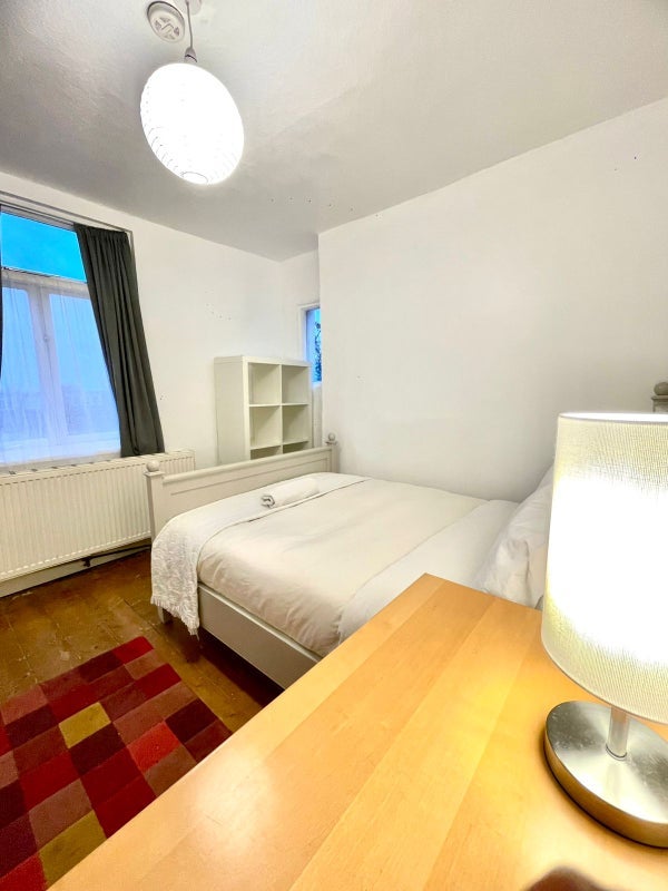 Flat Chevening Road in Greater London