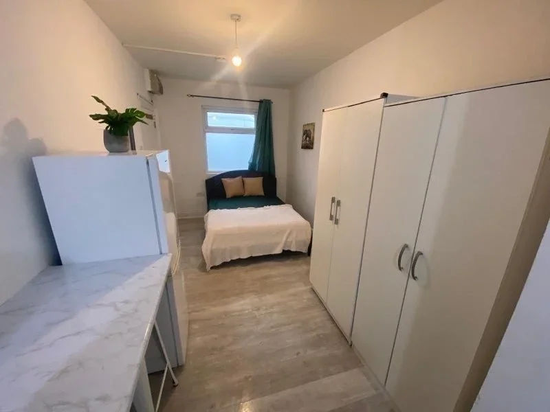 Flat Neasden Lane in Greater London