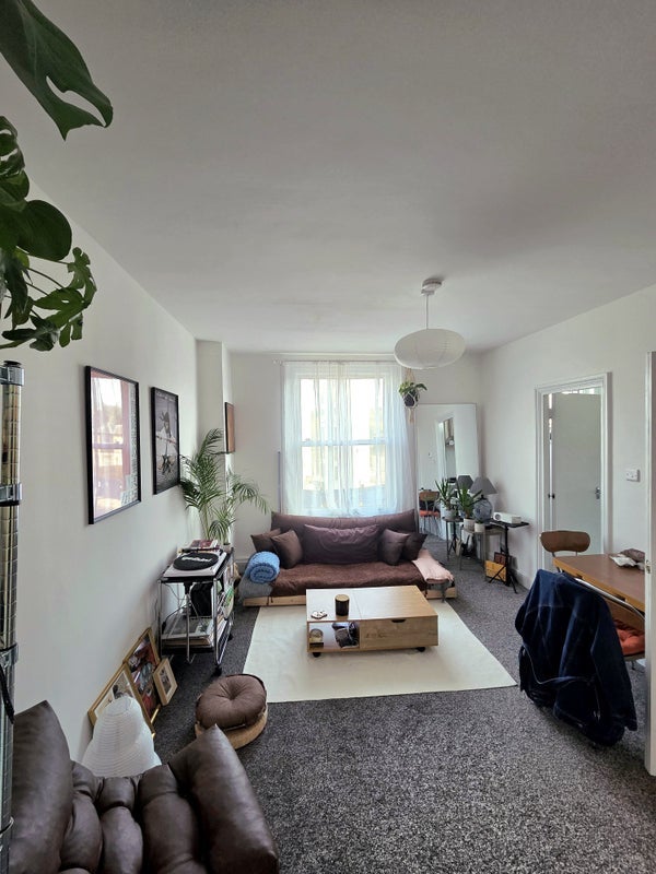 Flat Norwood Road in Greater London