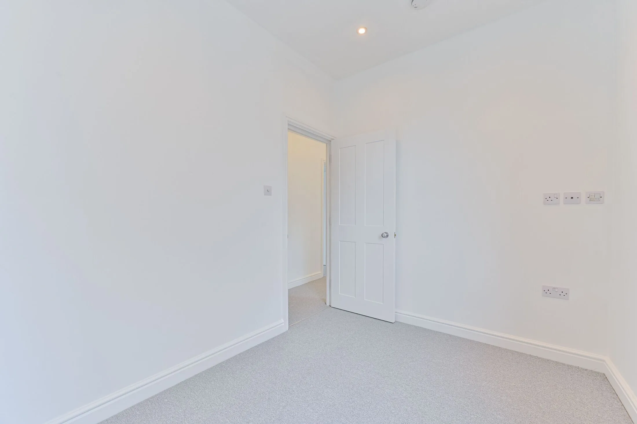Flat Coldharbour Lane in Greater London