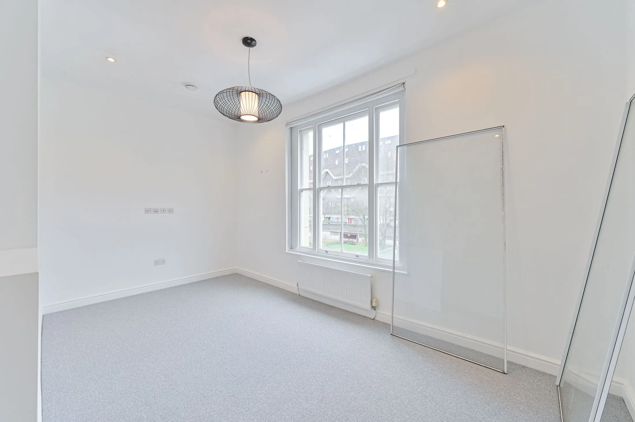 Flat Coldharbour Lane in Greater London