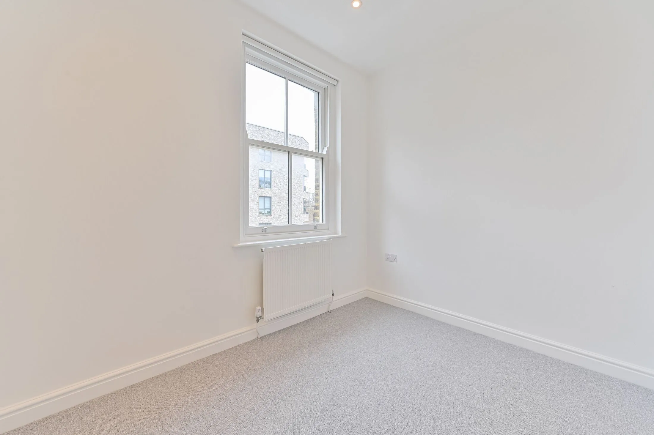 Flat Coldharbour Lane in Greater London