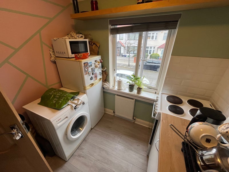 Room Long Drive in Greater London