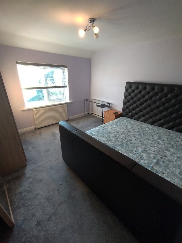 Room Long Drive in Greater London