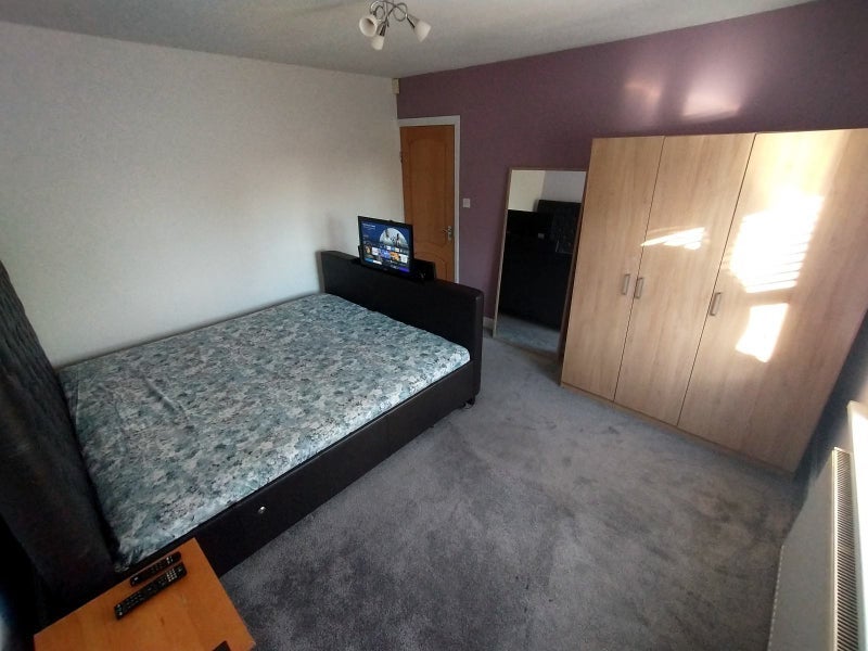 Room Long Drive in Greater London
