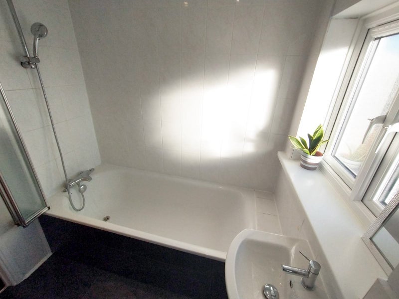 Room Long Drive in Greater London