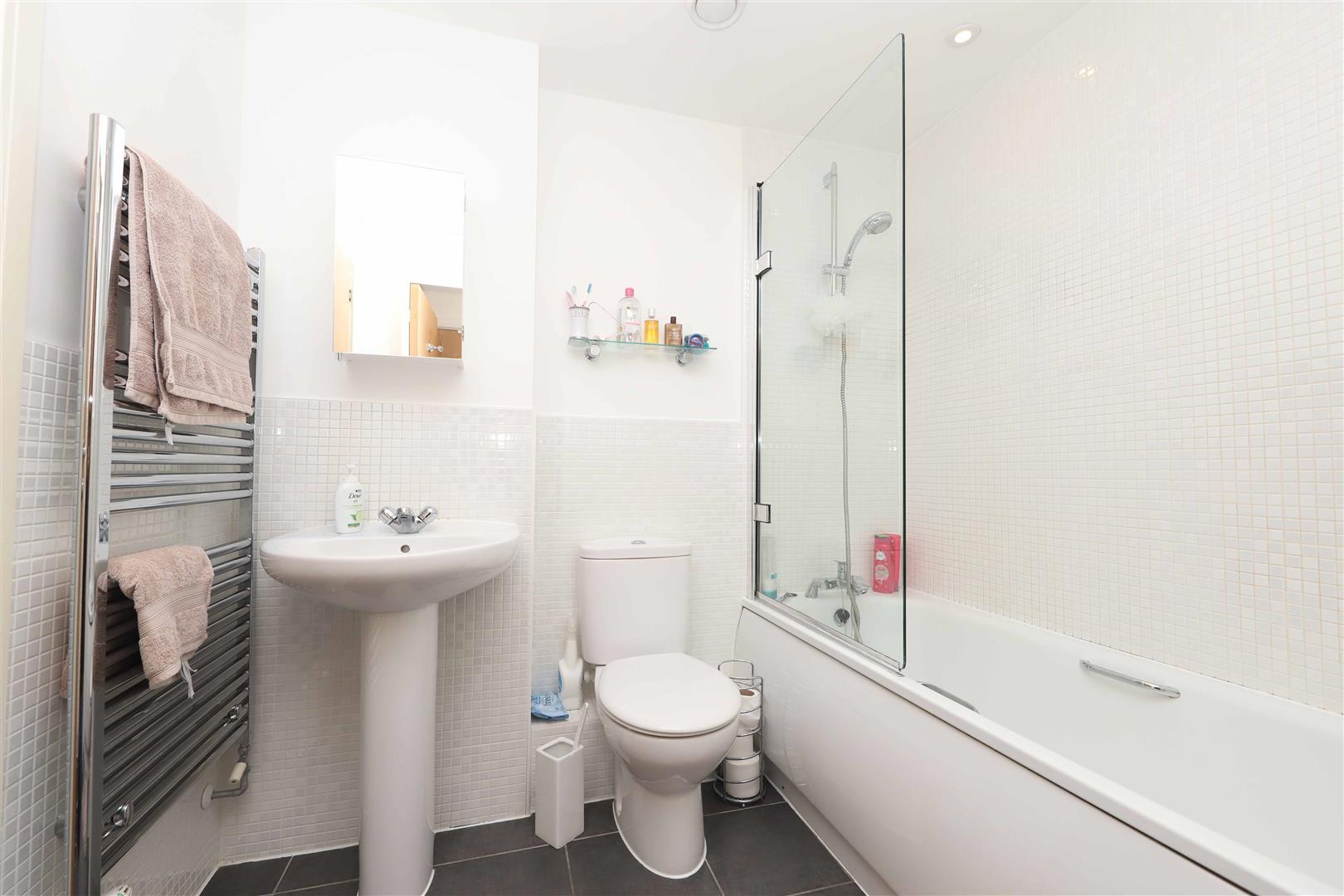 Flat Fairfield Road in Greater London