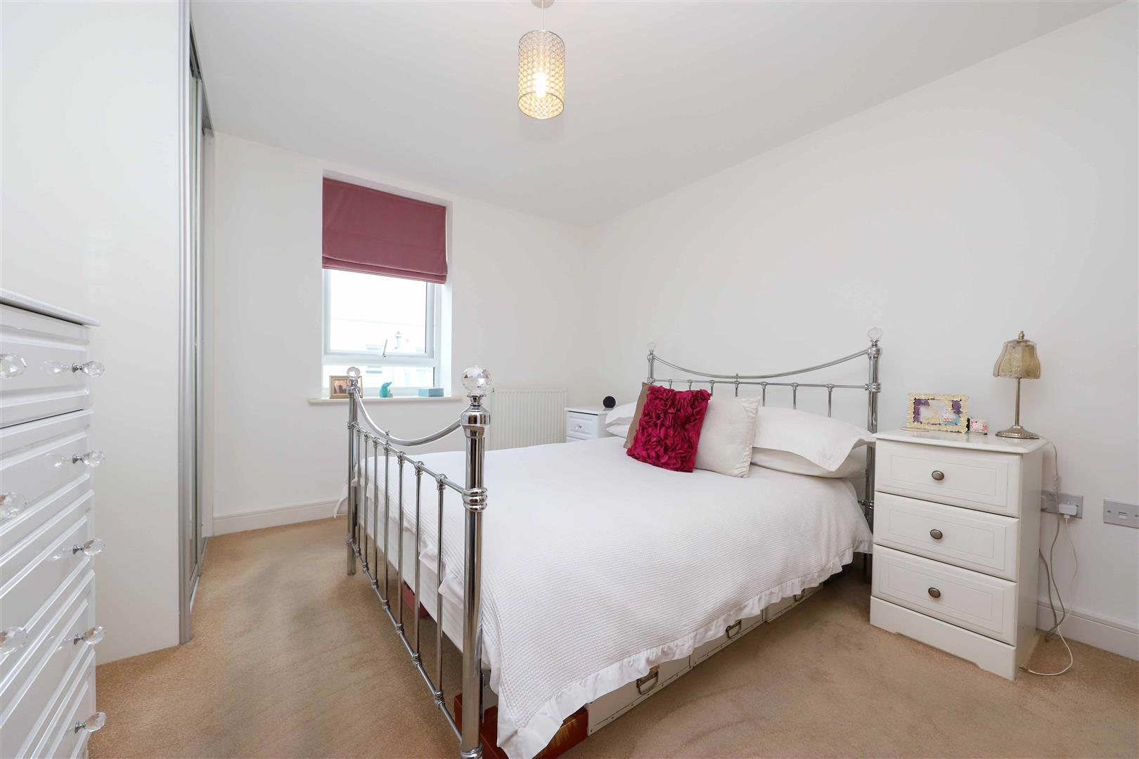 Flat Fairfield Road in Greater London