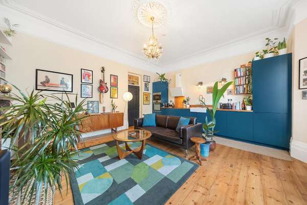 Flat Josephine Avenue in Greater London