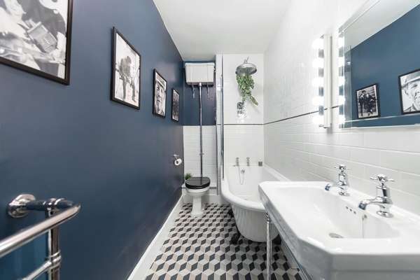 Flat Josephine Avenue in Greater London