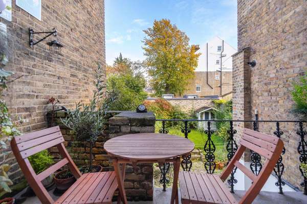 Flat Josephine Avenue in Greater London