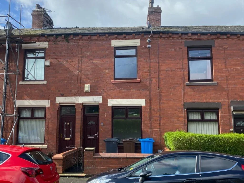 House Radcliffe Road in Shaw