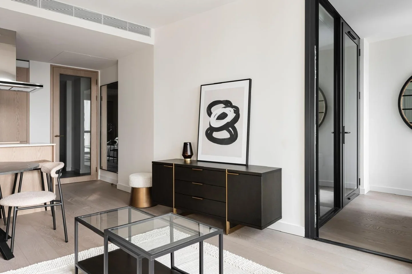 Flat Nine Elms Lane in Greater London