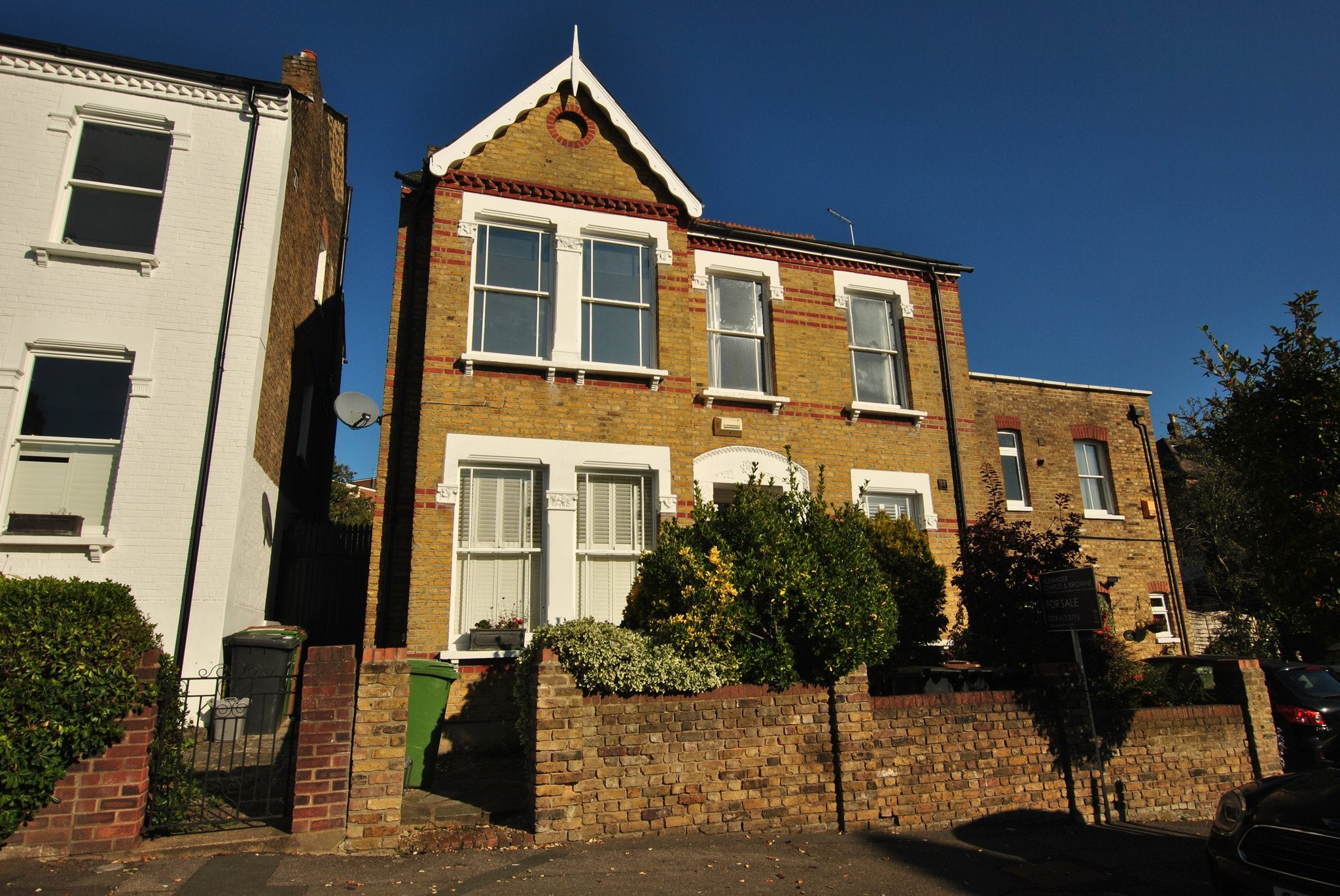 Flat Benson Road in Greater London