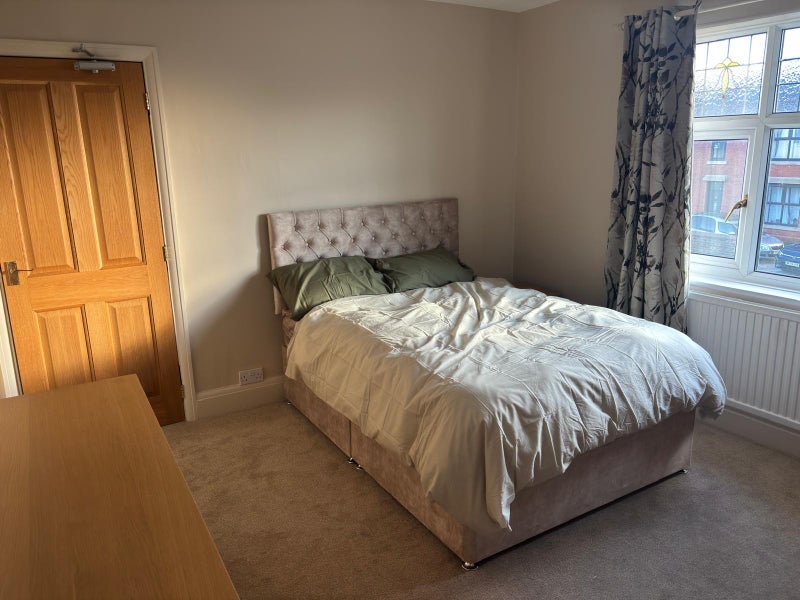 Room Manor Road in Chesterfield
